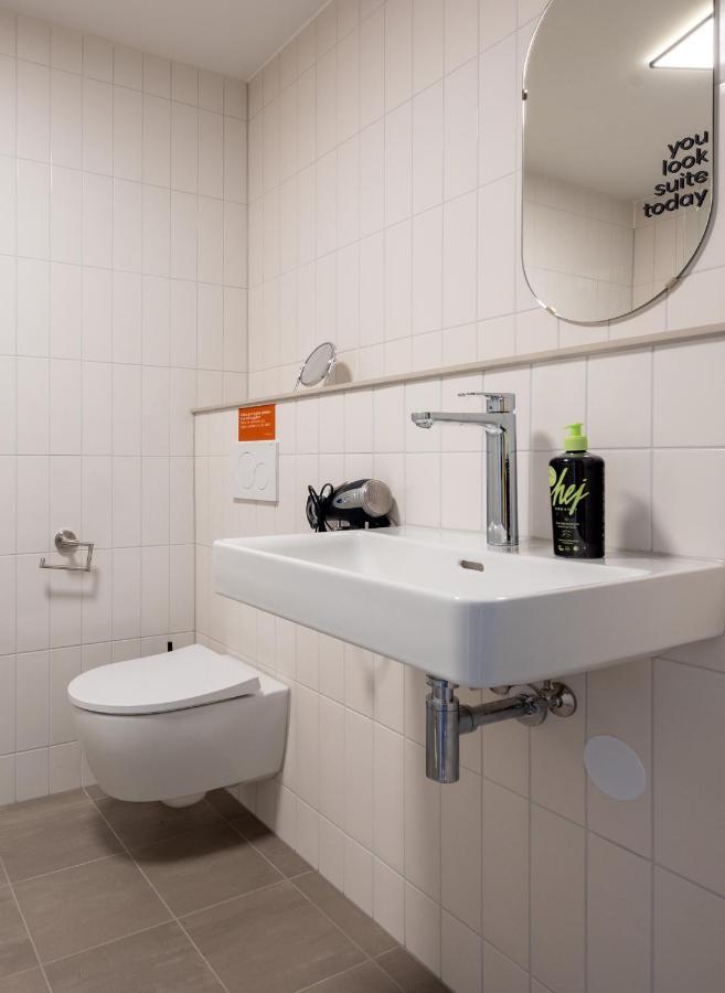 Limehome Eindhoven Gashouder Экстерьер фото
